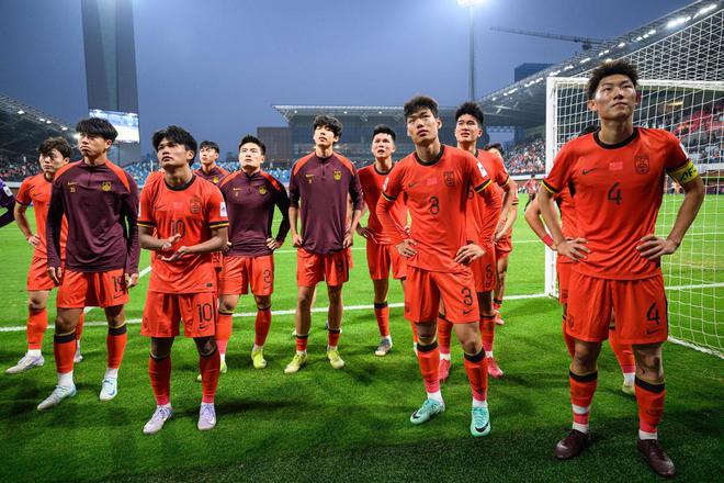 包含米兰体育:中国足球留洋球员“水土不服”，球迷：还是“中国足球更适合你”！的词条