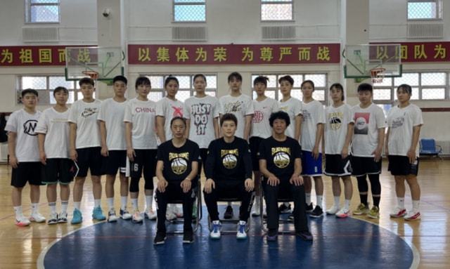 包含米兰体育：WCBA联赛颁奖典礼举行，表彰优秀运动员和教练员的词条