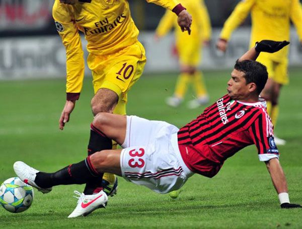 包含米兰体育:湖人队新赛季:席菲诺表示将提升防守意识的词条 包含米兰体育:湖人队新赛季:席菲诺表示将提升防守意识的词条