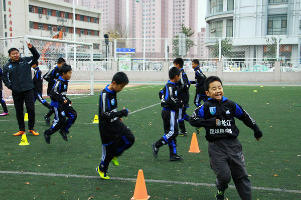 包含米兰体育:足球青训：培养未来之星的摇篮的词条