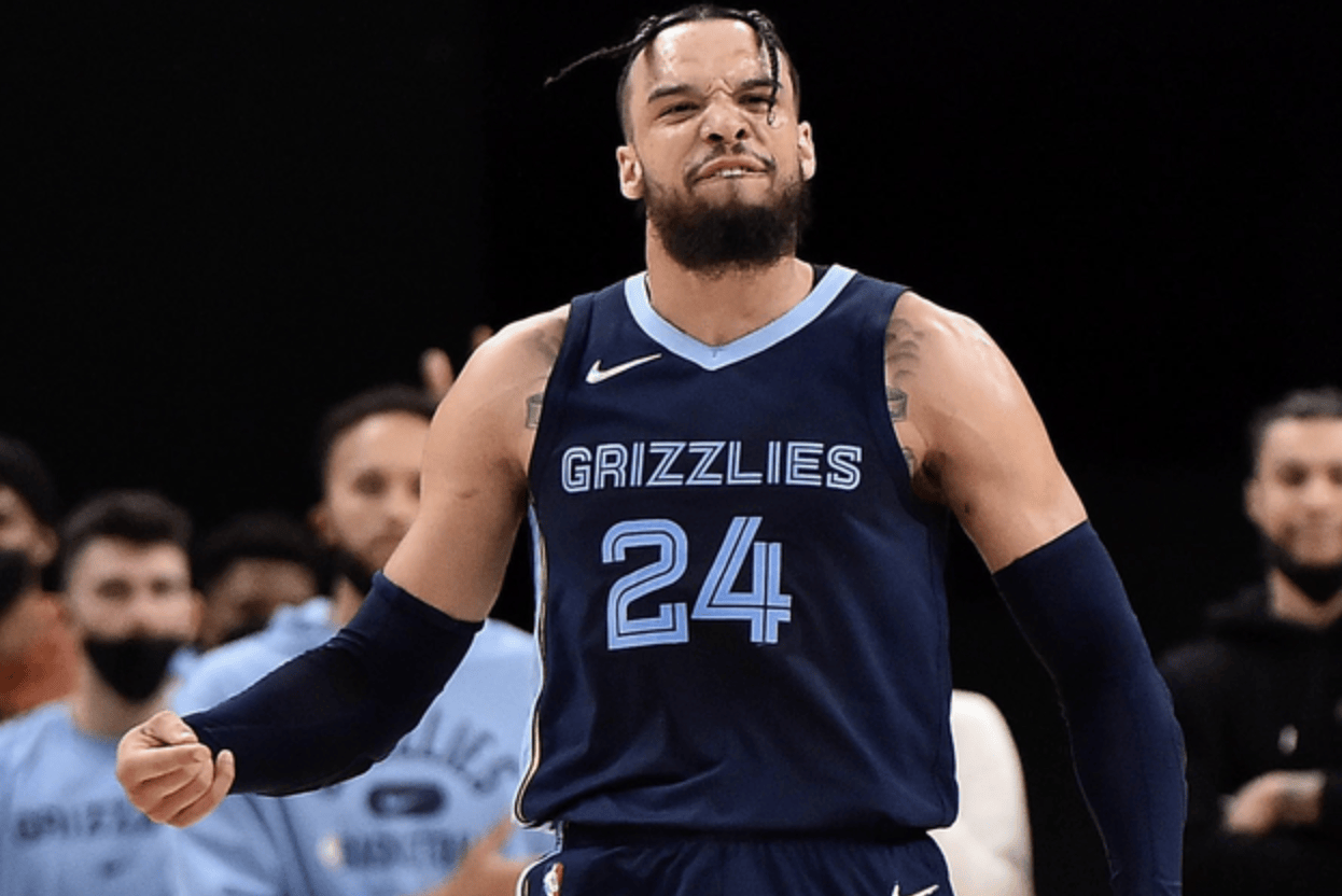 米兰体育:足球裁判争议判罚，引发球迷不满