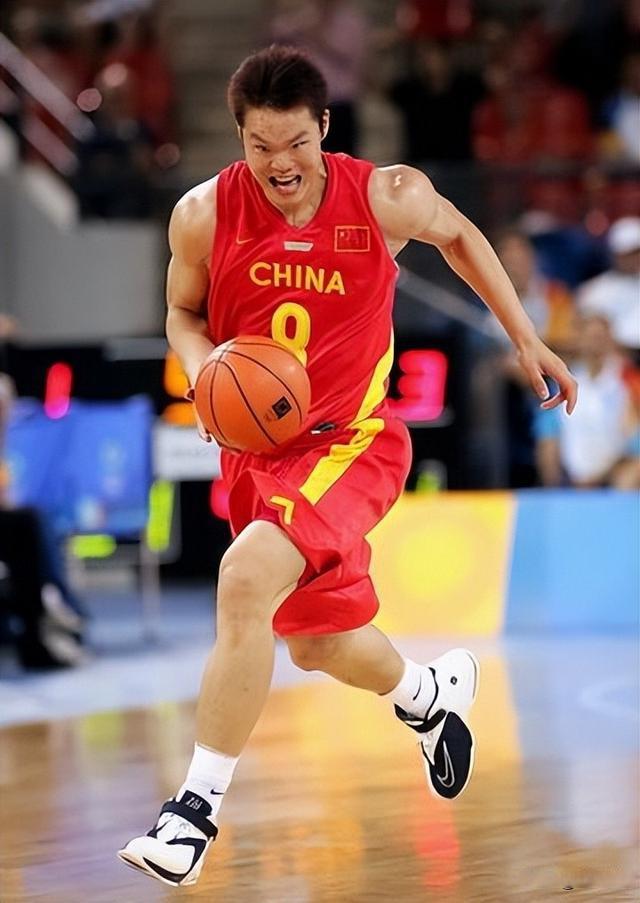 米兰体育：中国男篮历史上的经典防守球员：回顾那些令人窒息的防守表现的简单介绍
