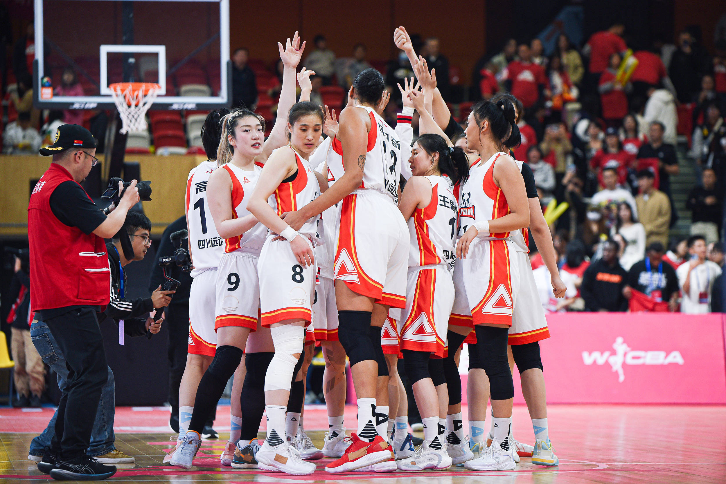 包含米兰体育：WCBA全明星：赛场内外，展现女篮风采的词条