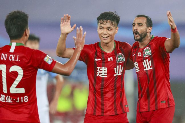 包含米兰体育:中国足球青训：注重球员个性化发展，培养多样化人才的词条