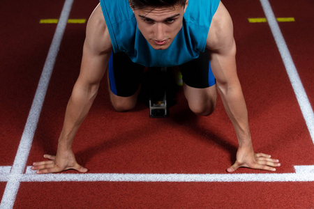 关于米兰体育：年轻运动员的偶像崇拜：影响与反思的信息