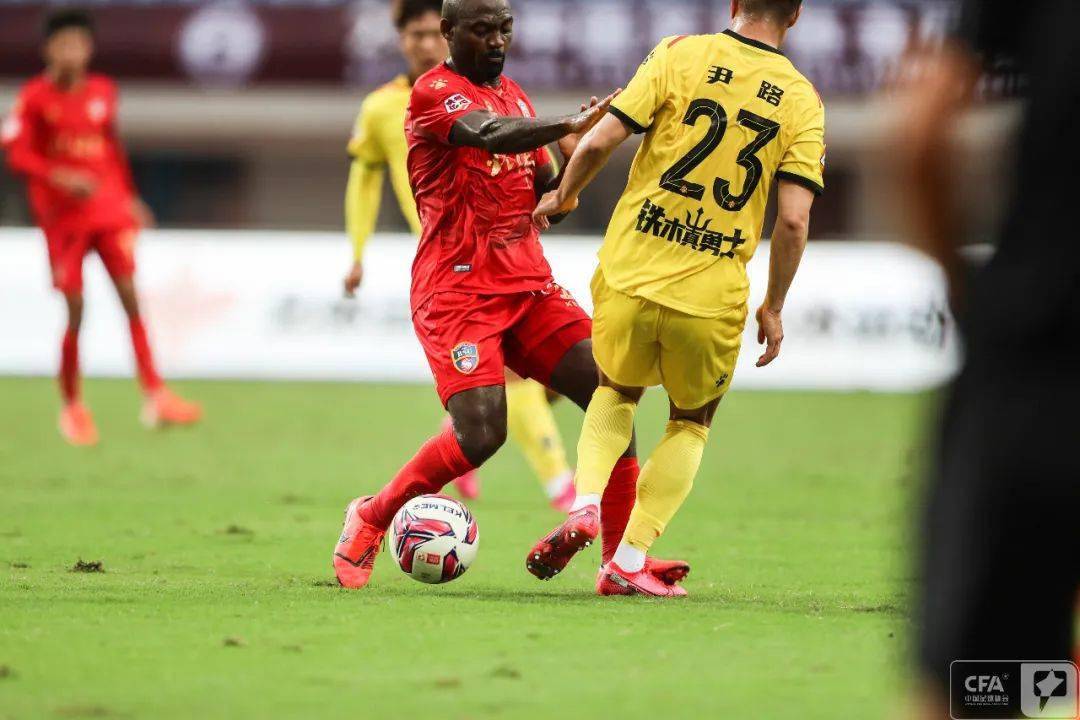 包含米兰体育:中甲联赛“假球”横行，球迷：这比赛是“演员的诞生”吧！的词条