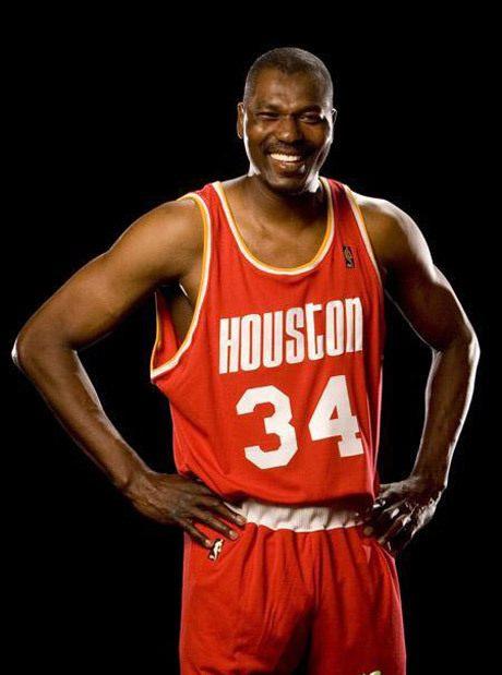 米兰体育：NBA球星纪录片：讲述奥拉朱旺的梦幻舞步