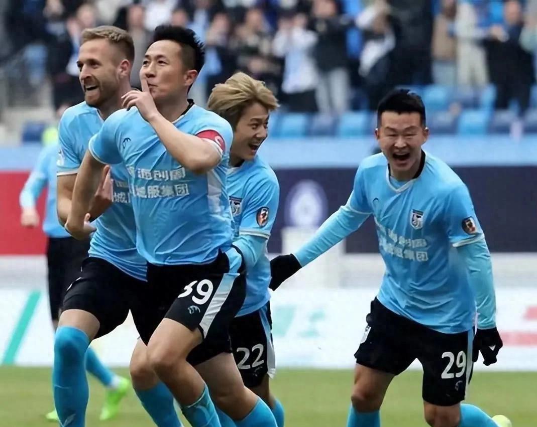 米兰体育:降级球队大连人队“重返中超”，球迷：先活下来再说吧！的简单介绍