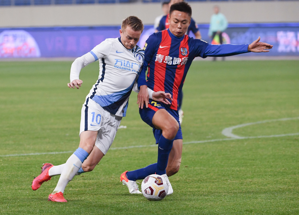 米兰体育:降级球队大连人队“重返中超”，球迷：先活下来再说吧！的简单介绍