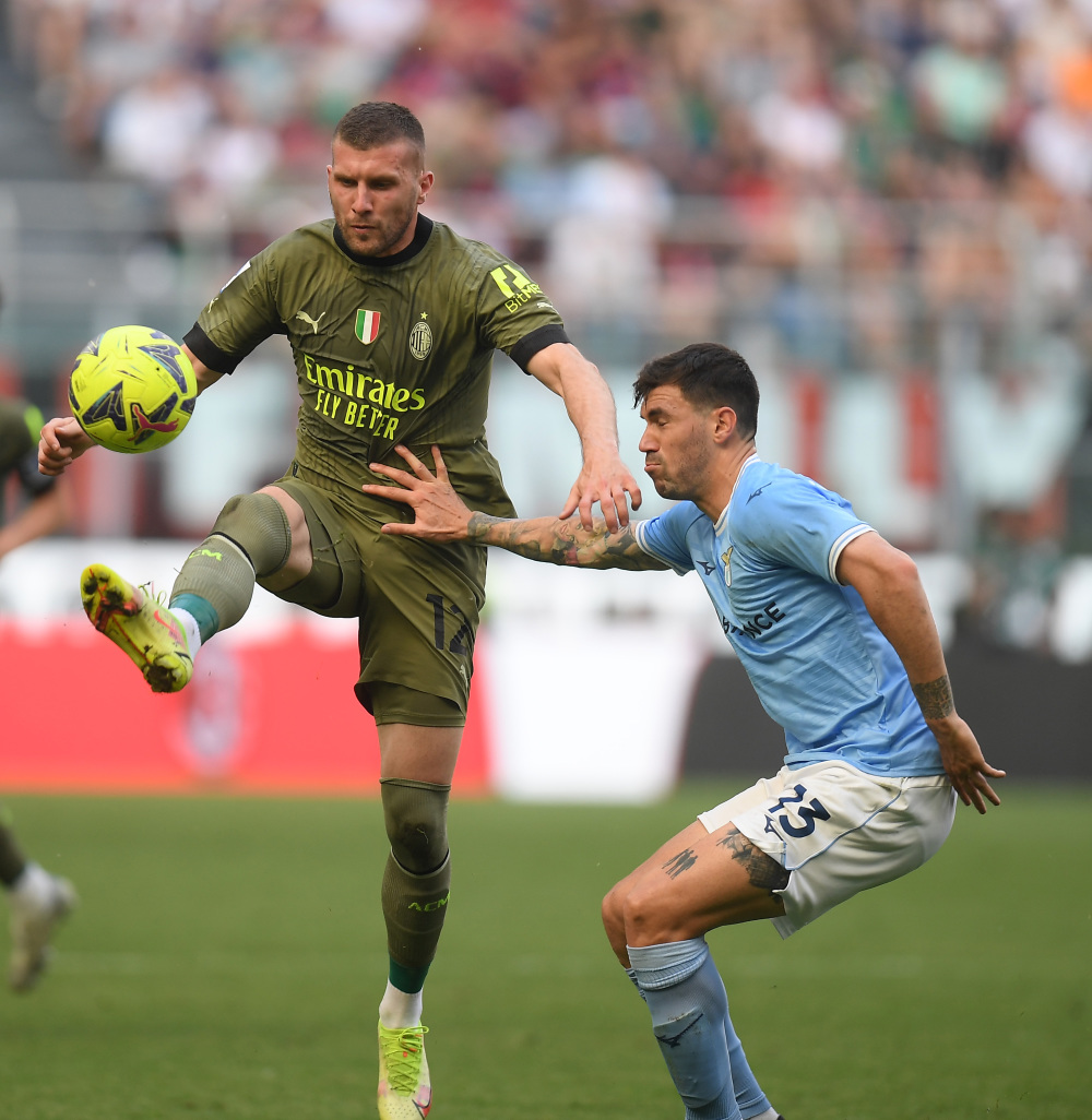 关于米兰体育:中国足球“校园足球”成“形式主义”，学生：踢球不如“打游戏”！的信息