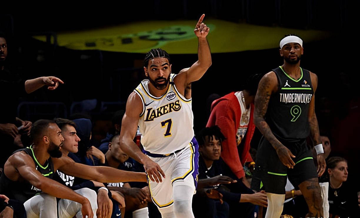 米兰体育：湖人队新赛季：施罗德能否成为合格的替补控卫，在季后赛中发挥关键作用，帮助球队赢得总冠军？的简单介绍