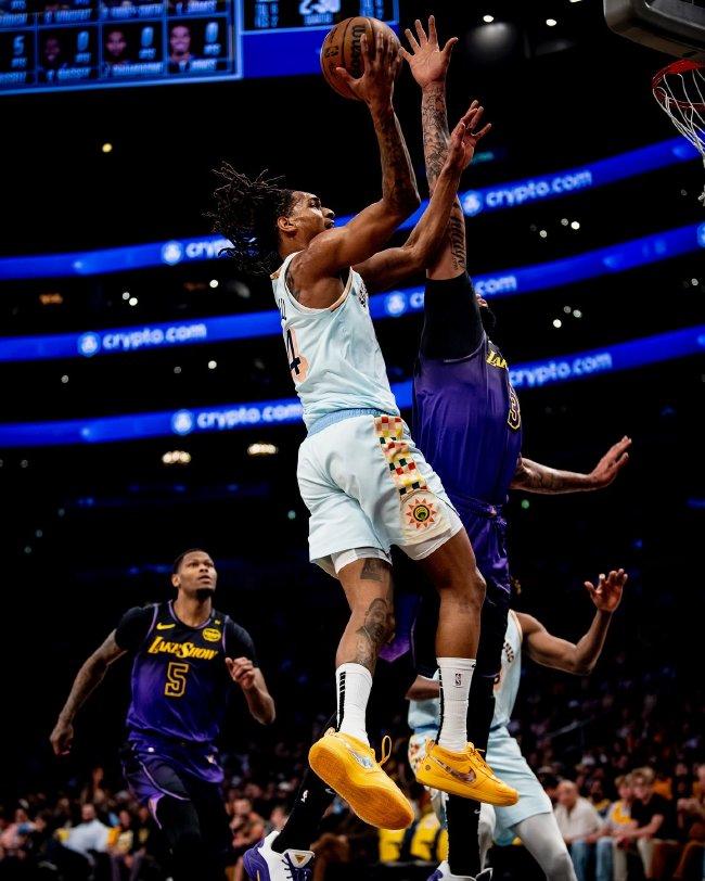 米兰体育：湖人队新赛季：海斯表示将提升传球技巧的简单介绍