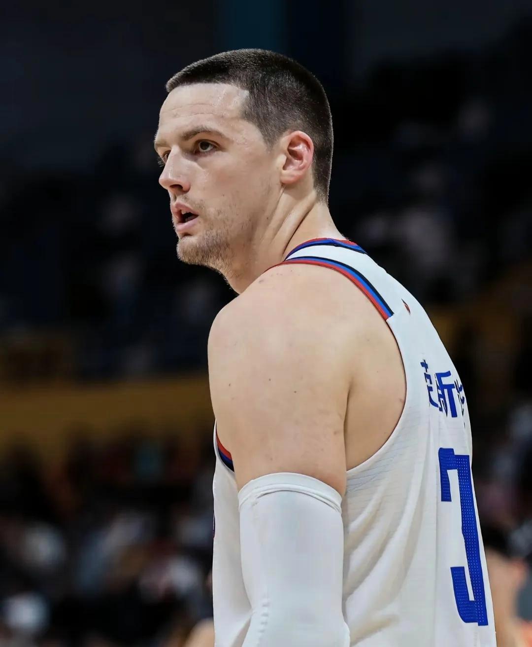 包含米兰体育：中国男篮的归化之路：如何平衡归化与本土球员发展？的词条